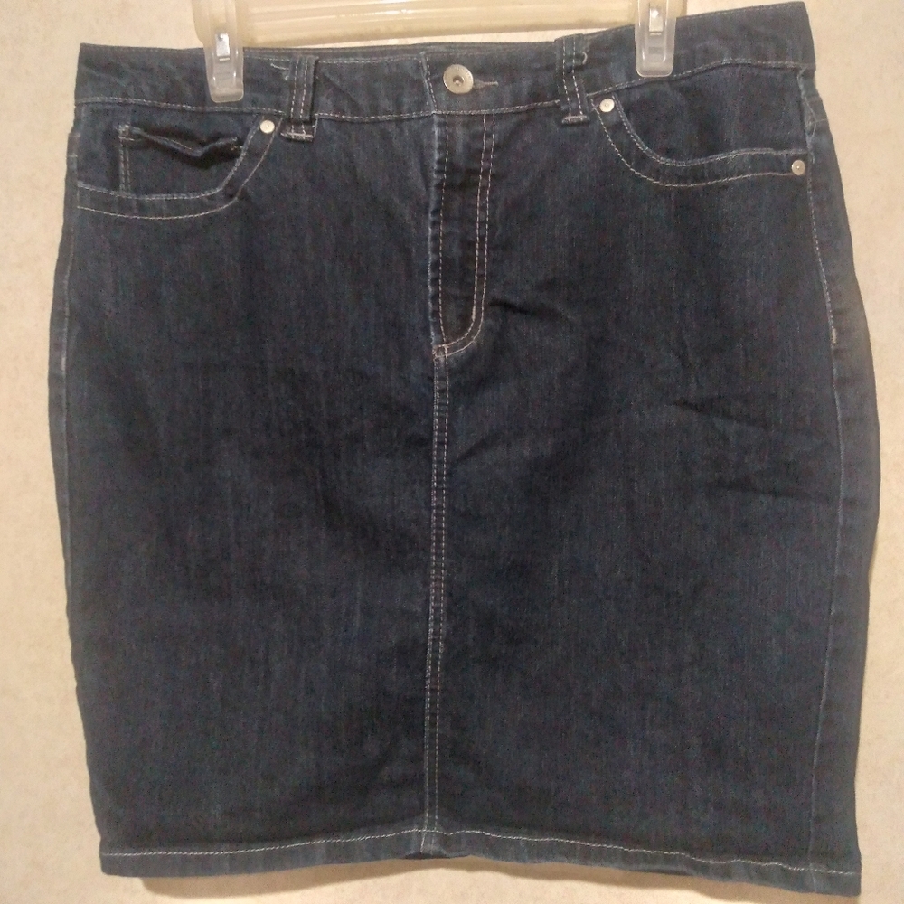 Nine West Jean's. Skirt size 16/33 average jeans skirt
